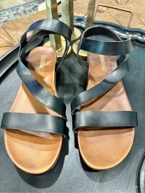 Cushionaire Black Strappy Flat Sandals with Ankle Wrap